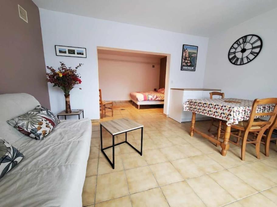 Studio Au Pied Du Chateau De Castelnaud Bagian luar foto
